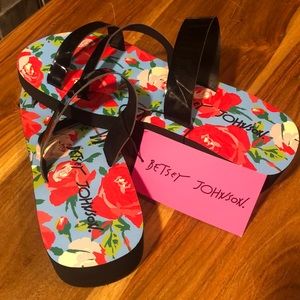 Betsey Johnson Muk Luk sandals